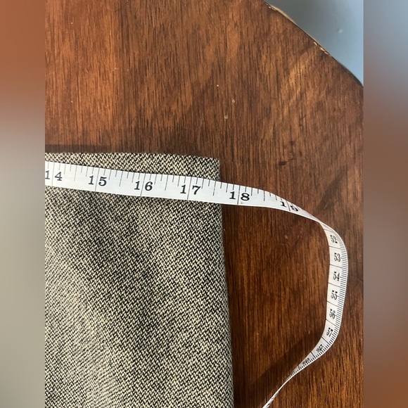 Ralph Lauren 100% wool skirt. Size 12 - Picture 6 of 8